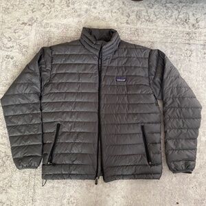 Men’s medium Patagonia down sweater jacket - like new